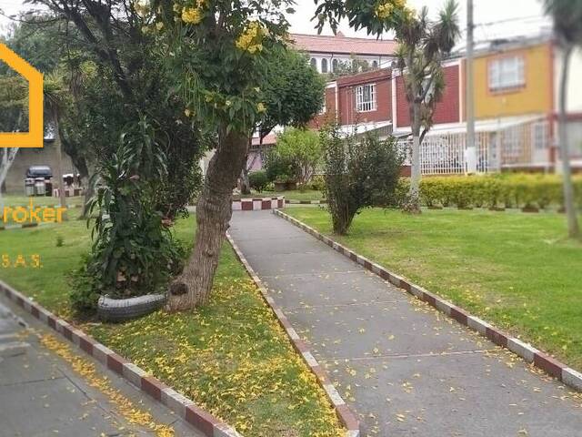 #P 01 - Casa para Venta en Bogotá - DC - 3