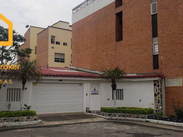 #MT 038 - Casa para Venta en Bogotá - DC - 3
