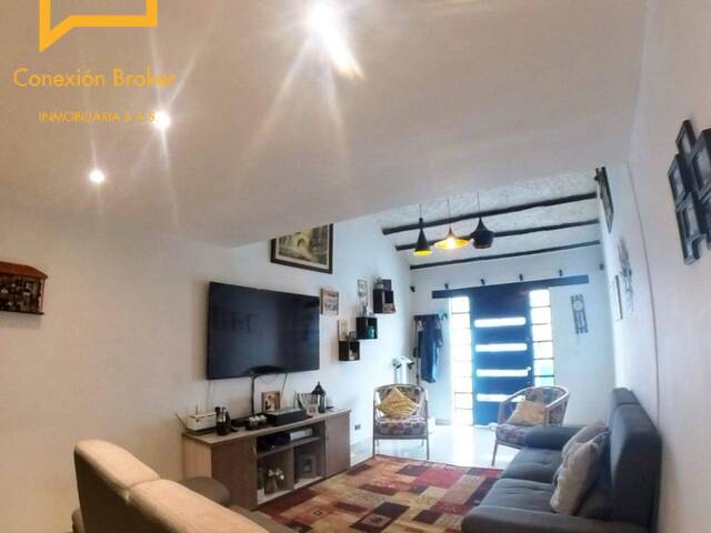 #MT 046 - Casa para Venta en Bogotá - DC - 1
