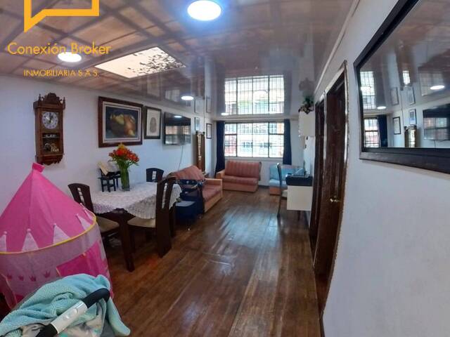 #MT 080 - Casa para Venta en Bogotá - DC - 2