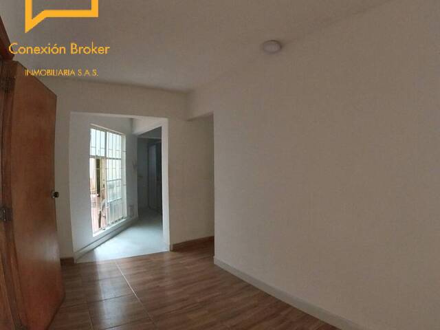 #P 098 - Casa para Venta en Bogotá - DC - 2